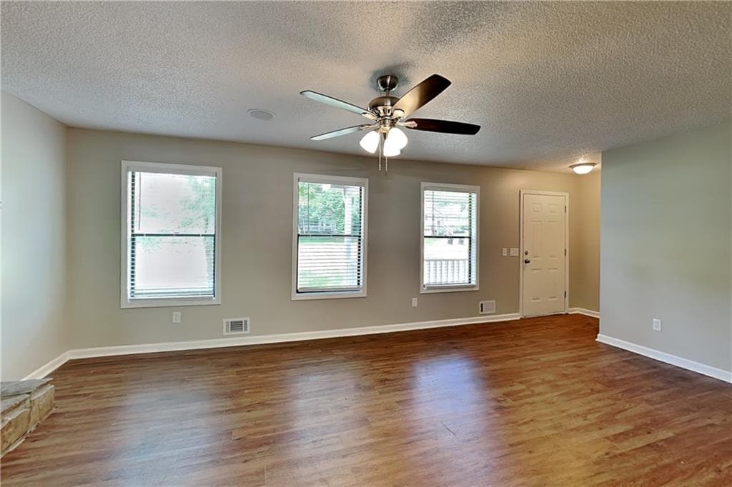 3 bedroom, 2 bathroom, 1,872 sq ft single family residence for rent at 1775 Cumberland Trace, Acworth, GA 30102 for $1,900 a month — photo 5