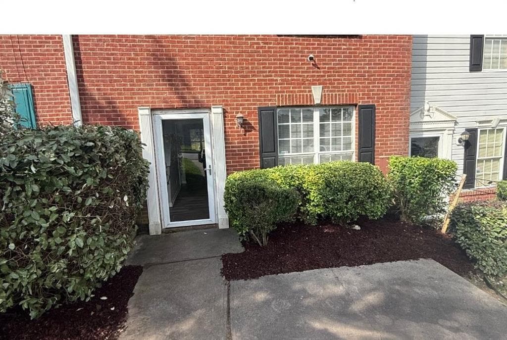 3 bedroom, 3 bathroom, 1,408 sq ft townhouse for sale at 1314 Hollenbeck Lane, Riverdale, GA 30296 — photo 2