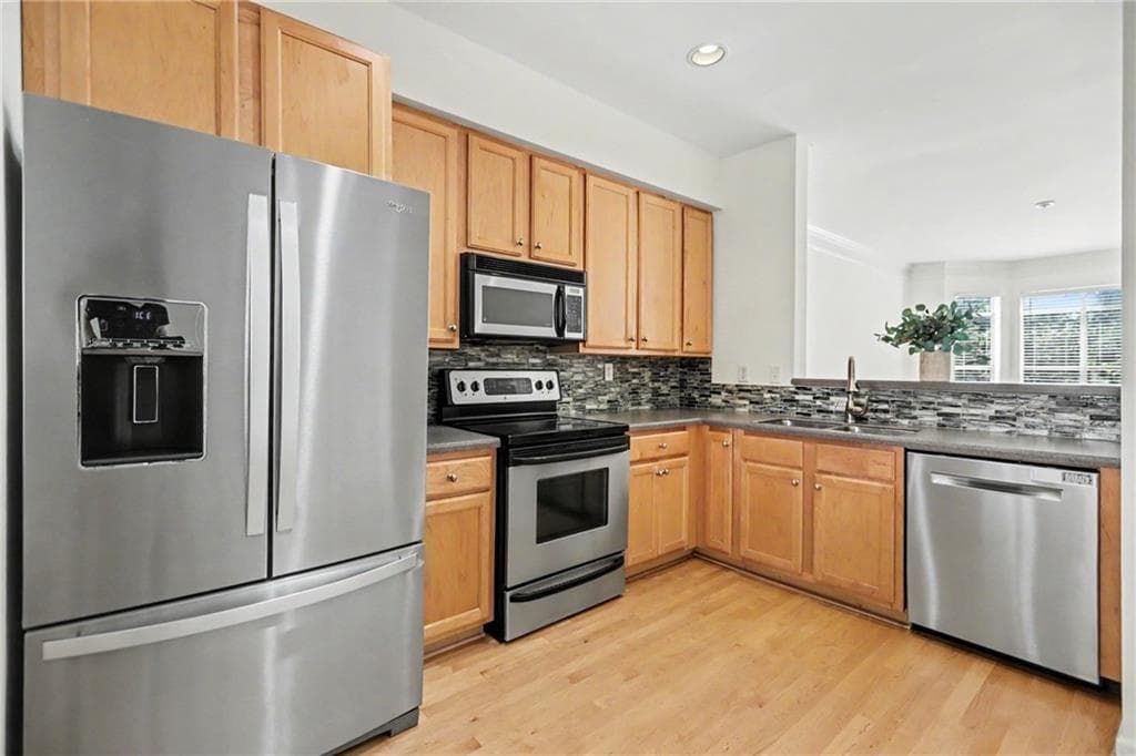 2 bedroom, 3 bathroom, 1,478 sq ft townhouse for sale at 375 Highland Avenue 404, Atlanta, GA 30312 — photo 3