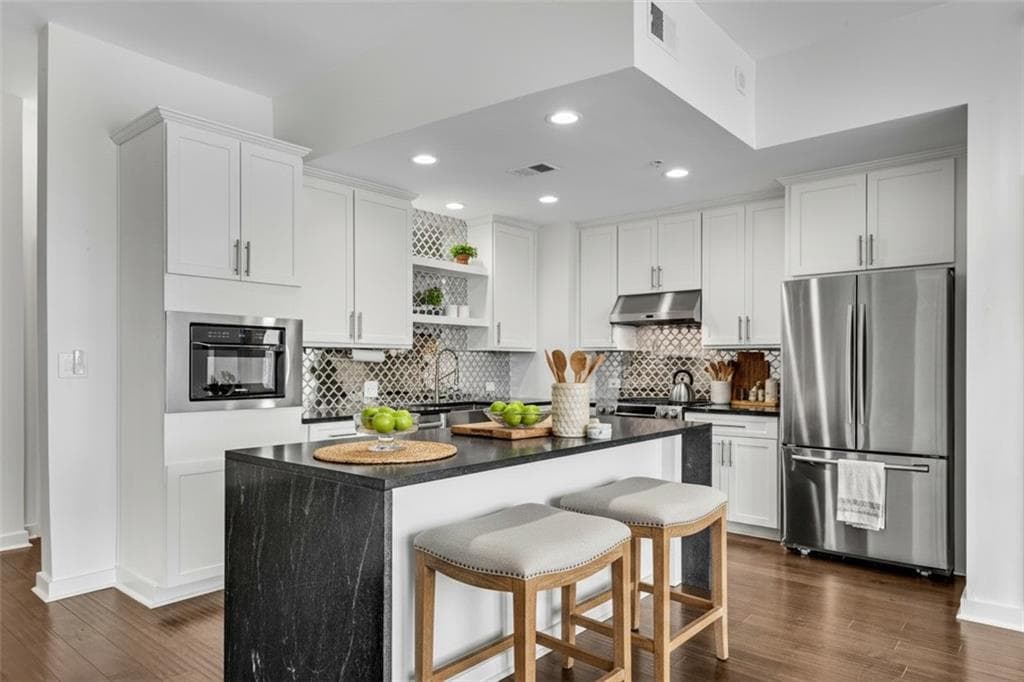 2 bedroom, 2 bathroom, 1,522 sq ft condominium under contract at 860 Peachtree Street 2409, Atlanta, GA 30308 — photo 8