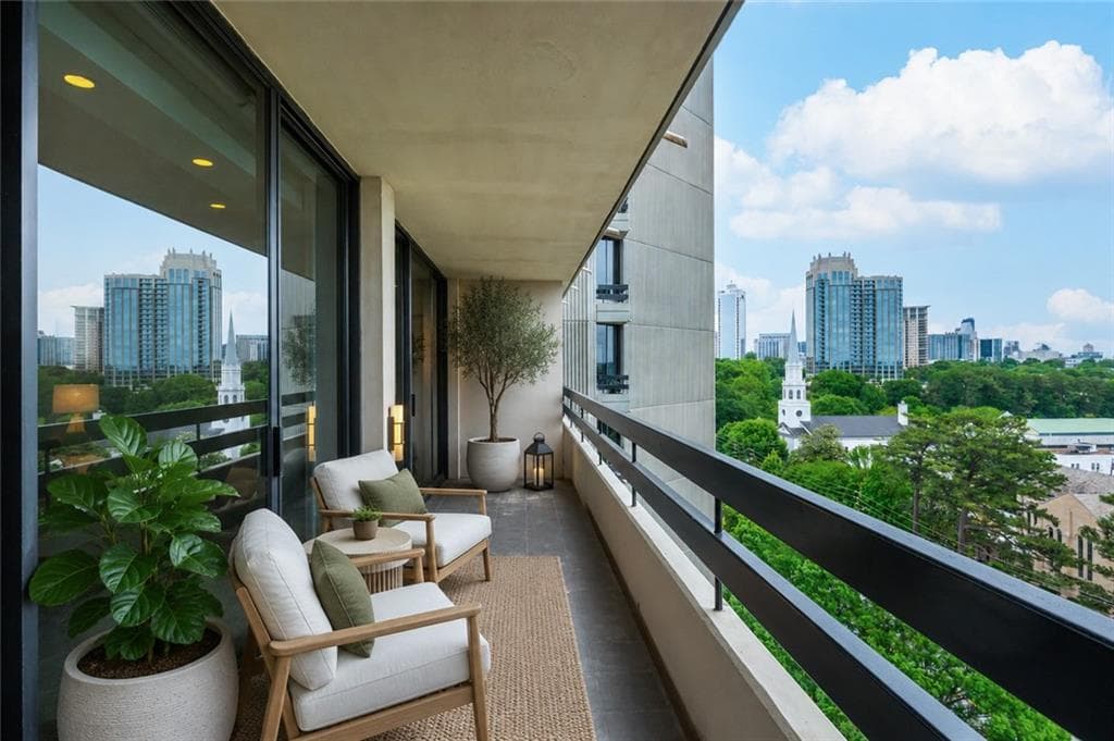 2 bedroom, 2 bathroom, 2,403 sq ft condominium under contract at 2660 Peachtree Road 15G, Atlanta, GA 30305 — photo 7