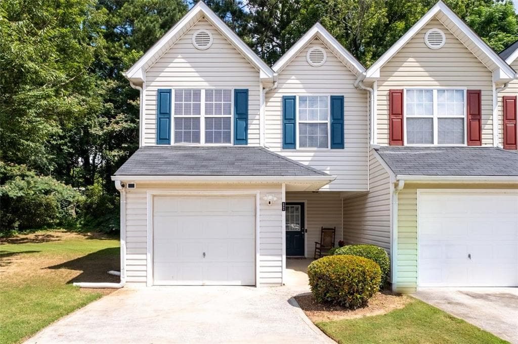 3 bedroom, 3 bathroom, 1,212 sq ft condominium for sale at 6995 Gallant Circle 6, Mableton, GA 30126