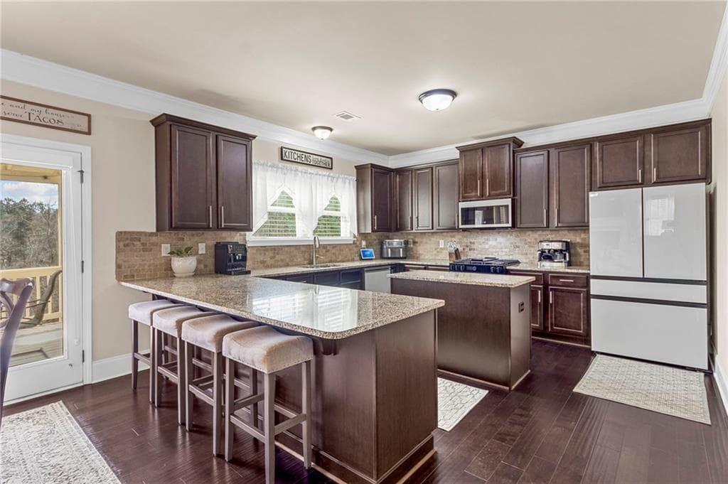 4 bedroom, 5 bathroom, 4,260 sq ft single family residence under contract at 5291 Clingman Court, Douglasville, GA 30135 — photo 6