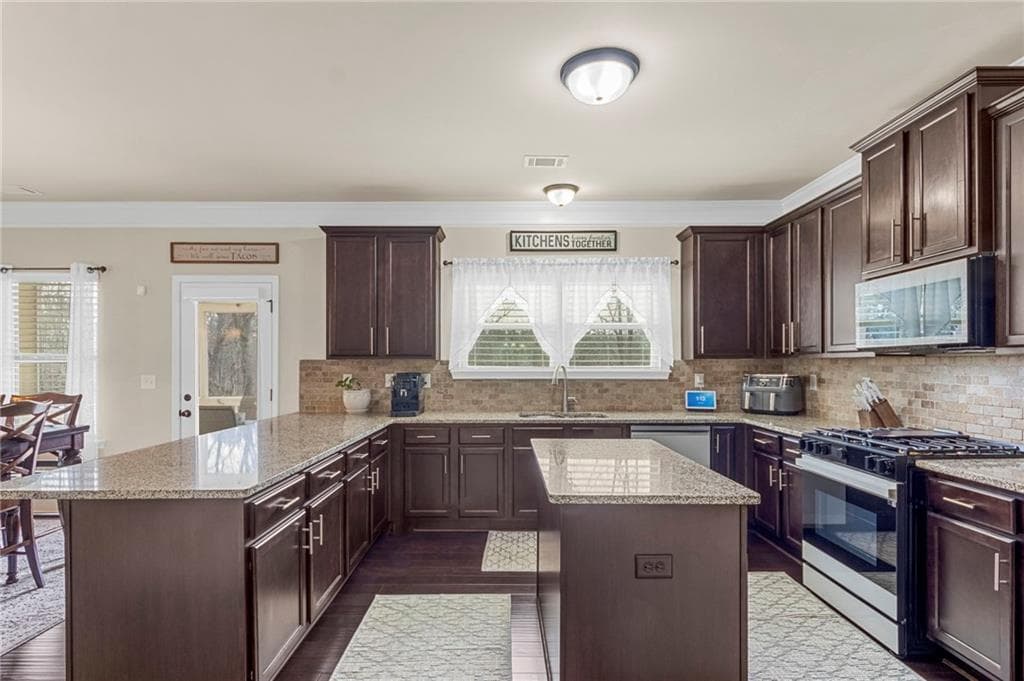4 bedroom, 5 bathroom, 4,260 sq ft single family residence under contract at 5291 Clingman Court, Douglasville, GA 30135 — photo 7