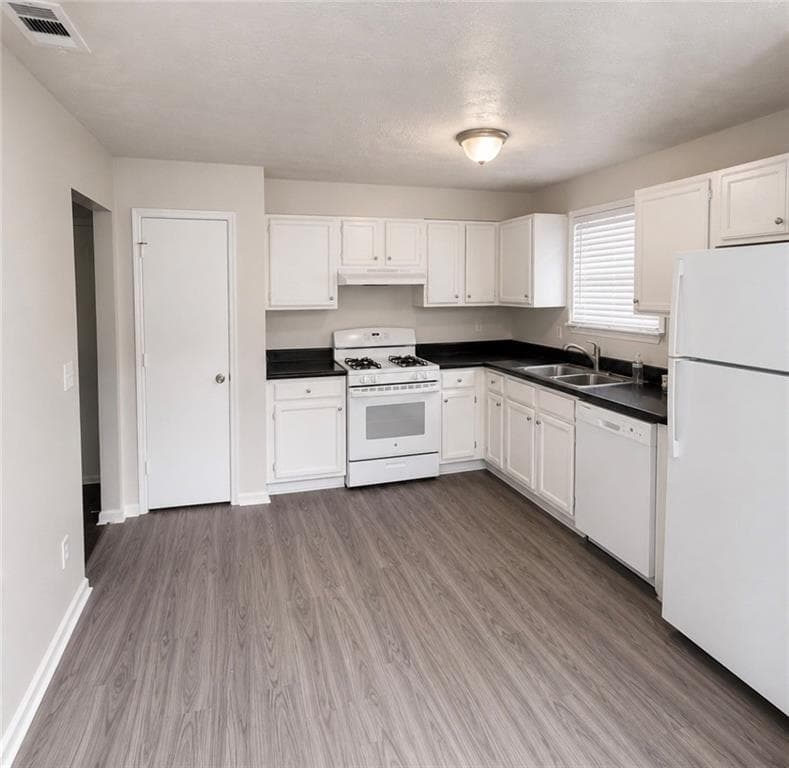 3 bedroom, 2 bathroom single family residence for rent at 5571 Tunbridge Wells Road, Lithonia, GA 30058 for $1,950 a month — photo 6