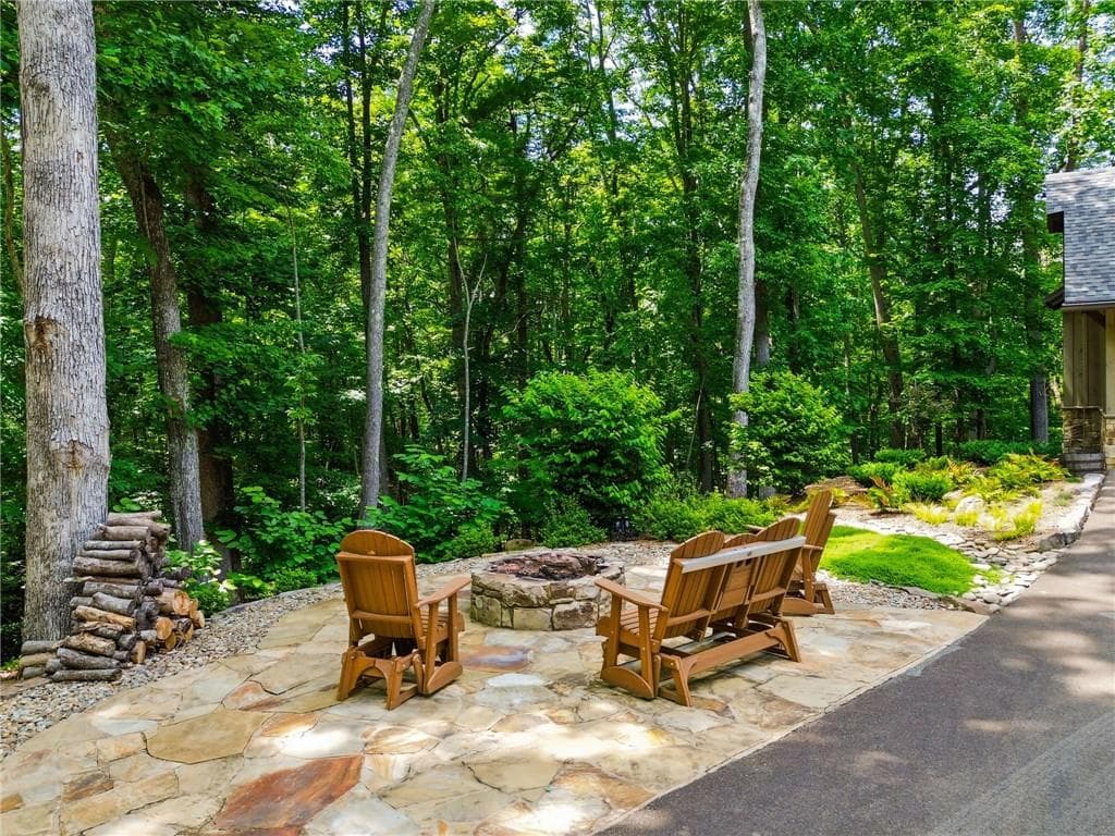 5 bedroom, 5 bathroom, 4,224 sq ft single family residence under contract at 427 Greystone Trace, Ellijay, GA 30536 — photo 2