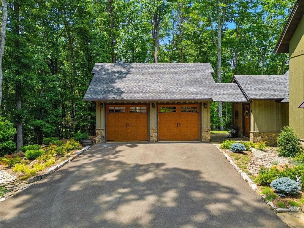 5 bedroom, 5 bathroom, 4,224 sq ft single family residence under contract at 427 Greystone Trace, Ellijay, GA 30536 — photo 3