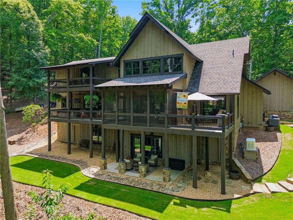 5 bedroom, 5 bathroom, 4,224 sq ft single family residence under contract at 427 Greystone Trace, Ellijay, GA 30536 — photo 4