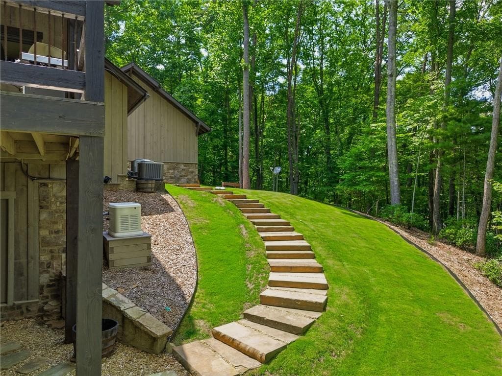 5 bedroom, 5 bathroom, 4,224 sq ft single family residence under contract at 427 Greystone Trace, Ellijay, GA 30536 — photo 5