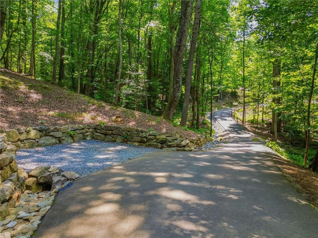 5 bedroom, 5 bathroom, 4,224 sq ft single family residence under contract at 427 Greystone Trace, Ellijay, GA 30536 — photo 7