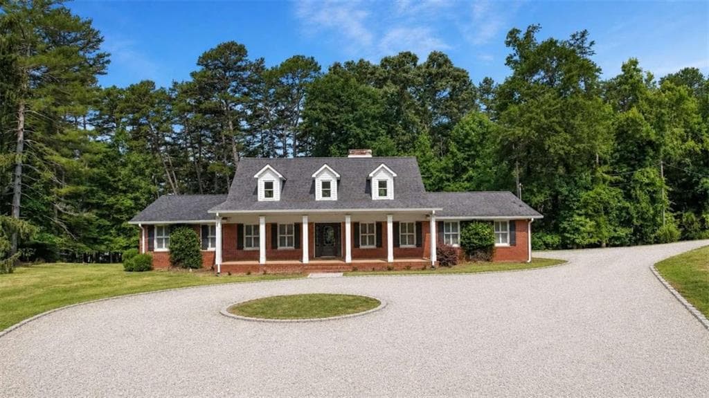 3 bedroom, 2 bathroom, 3,062 sq ft single family residence for sale at 3464 Maynard Circle, Gainesville, GA 30506 — photo 2