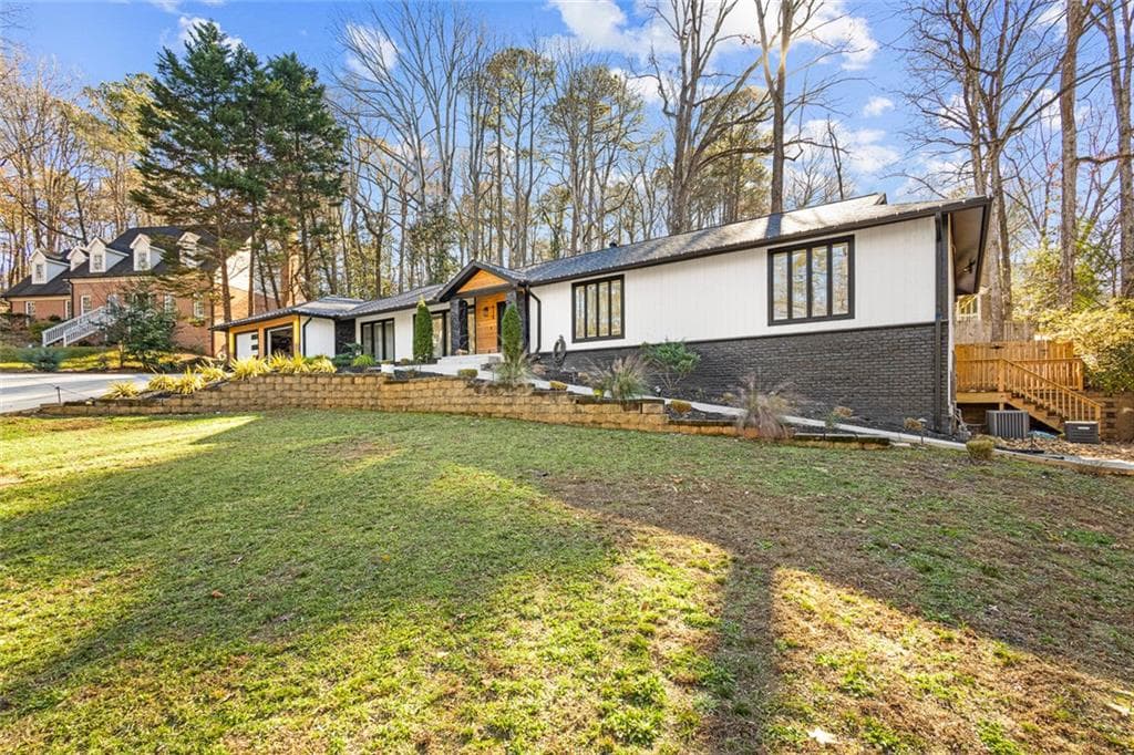 5 bedroom, 4 bathroom, 4,060 sq ft single family residence for sale at 915 Lost Forest Drive, Atlanta, GA 30328 — photo 2