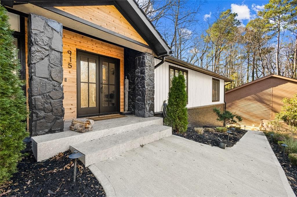 5 bedroom, 4 bathroom, 4,060 sq ft single family residence for sale at 915 Lost Forest Drive, Atlanta, GA 30328 — photo 3