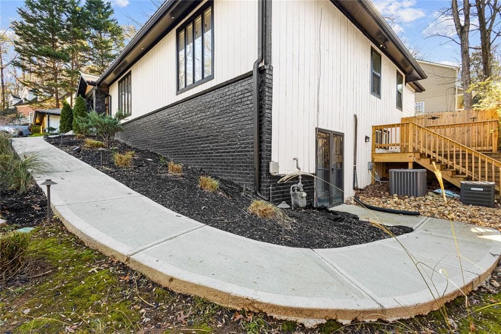 5 bedroom, 4 bathroom, 4,060 sq ft single family residence for sale at 915 Lost Forest Drive, Atlanta, GA 30328 — photo 5