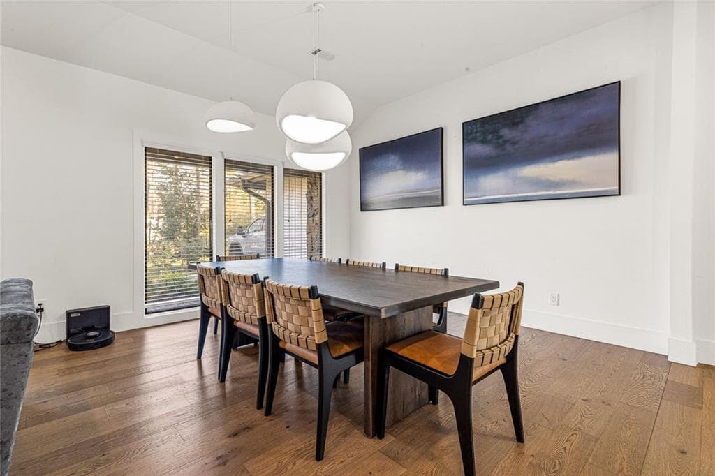 5 bedroom, 4 bathroom, 4,060 sq ft single family residence for sale at 915 Lost Forest Drive, Atlanta, GA 30328 — photo 8