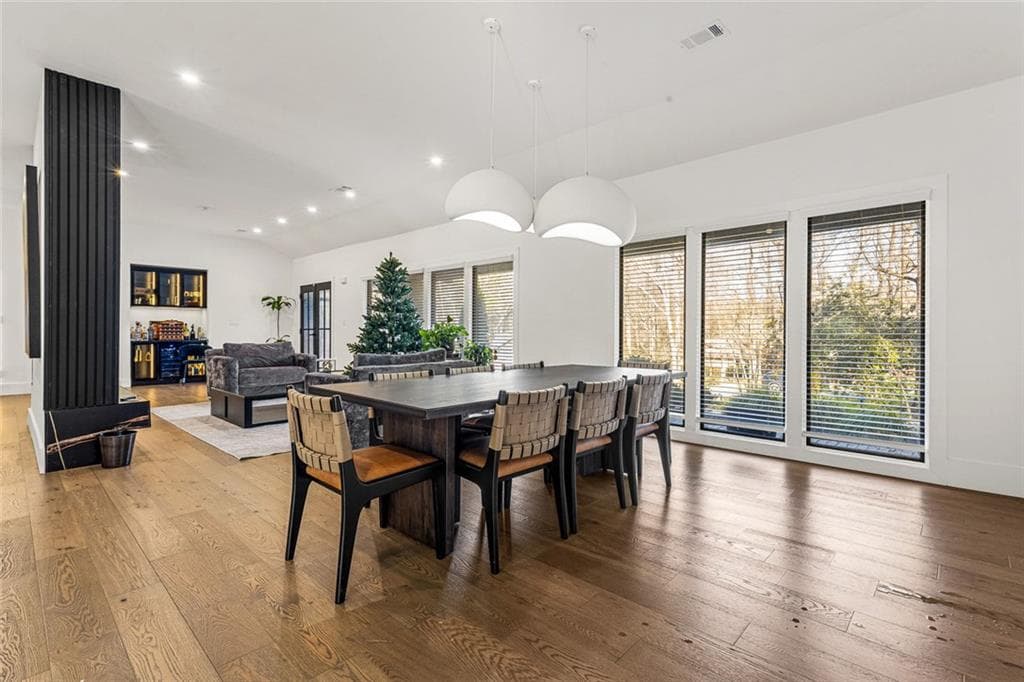 5 bedroom, 4 bathroom, 4,060 sq ft single family residence for sale at 915 Lost Forest Drive, Atlanta, GA 30328 — photo 9
