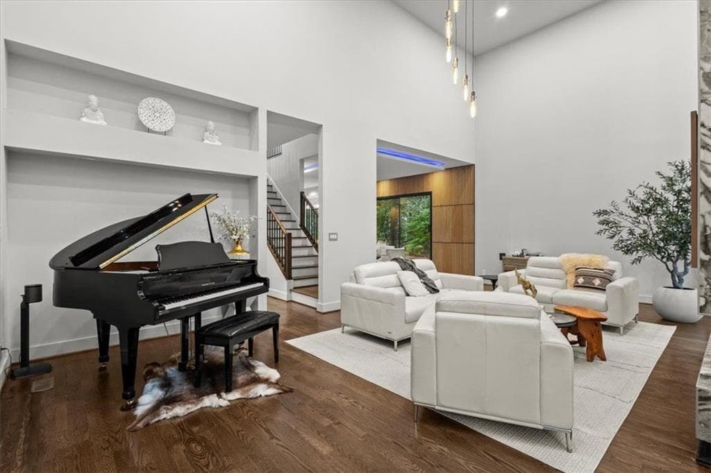 4 bedroom, 4 bathroom, 3,188 sq ft single family residence for sale at 2810 Northside Drive, Atlanta, GA 30305 — photo 6