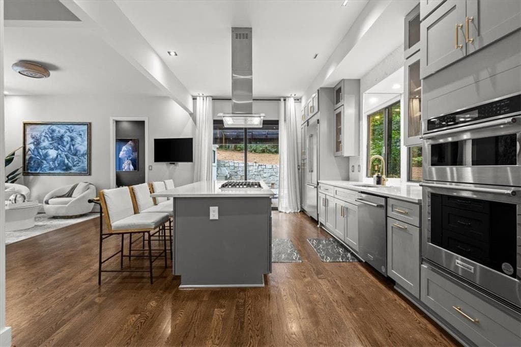 4 bedroom, 4 bathroom, 3,188 sq ft single family residence for sale at 2810 Northside Drive, Atlanta, GA 30305 — photo 9