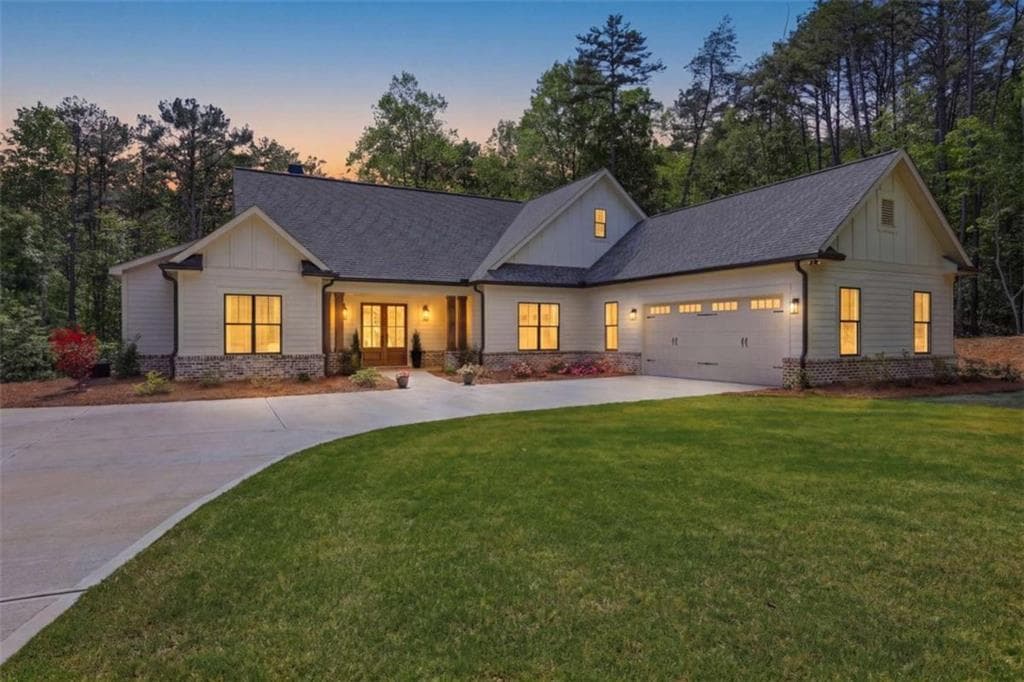 3 bedroom, 4 bathroom, 2,884 sq ft single family residence for sale at 316 Glazenwood Drive, Clarkesville, GA 30523