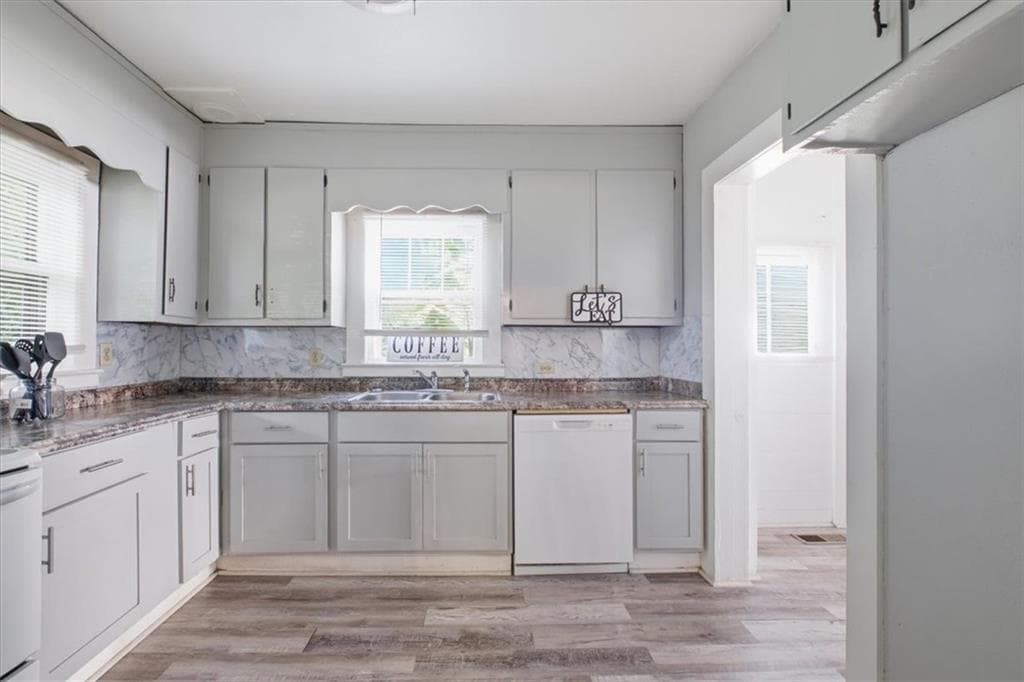 2 bedroom, 1 bathroom, 1,080 sq ft single family residence for sale at 7 Grove Street, Aragon, GA 30104 — photo 7