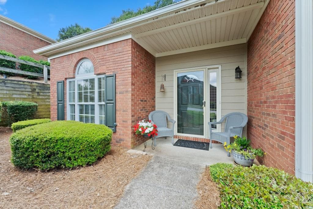 2 bedroom, 2 bathroom, 1,606 sq ft condominium under contract at 150 Senior Circle, Gainesville, GA 30501 — photo 2