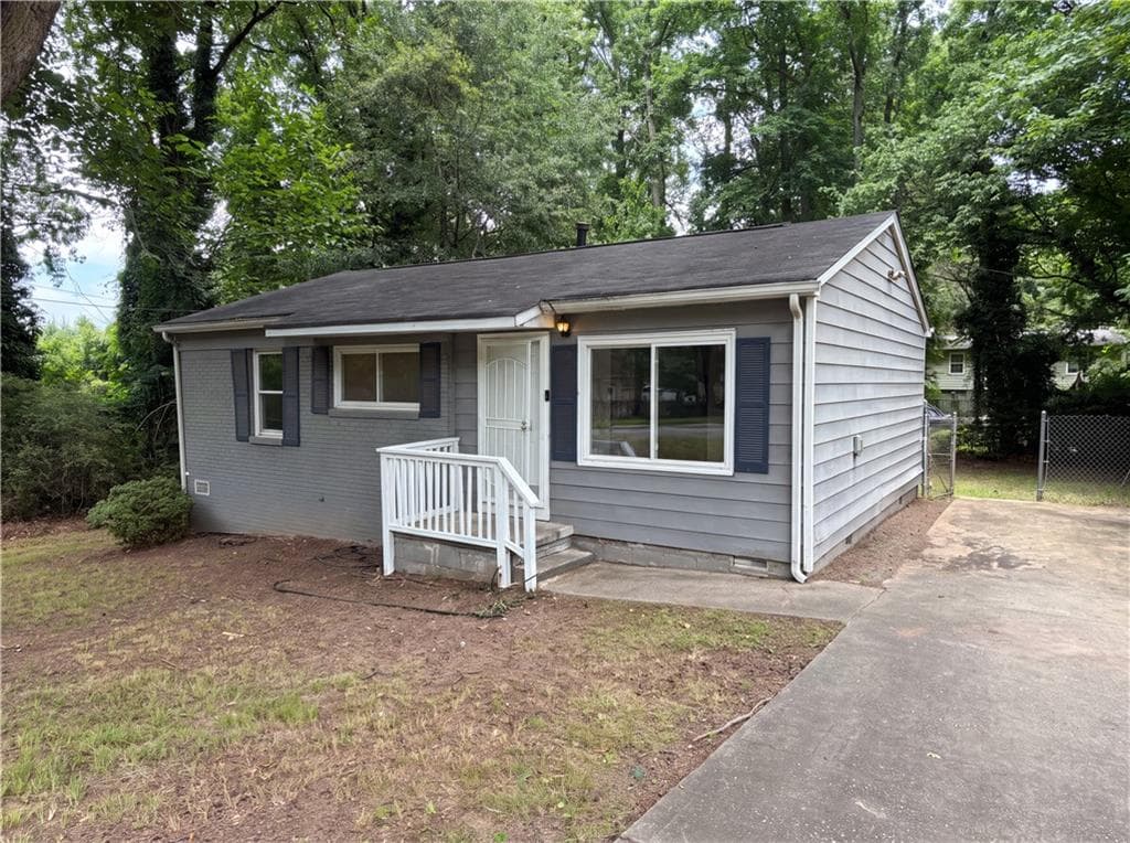 3 bedroom, 2 bathroom, 925 sq ft single family residence under contract at 3685 Bolfair Drive, Atlanta, GA 30331 — photo 4