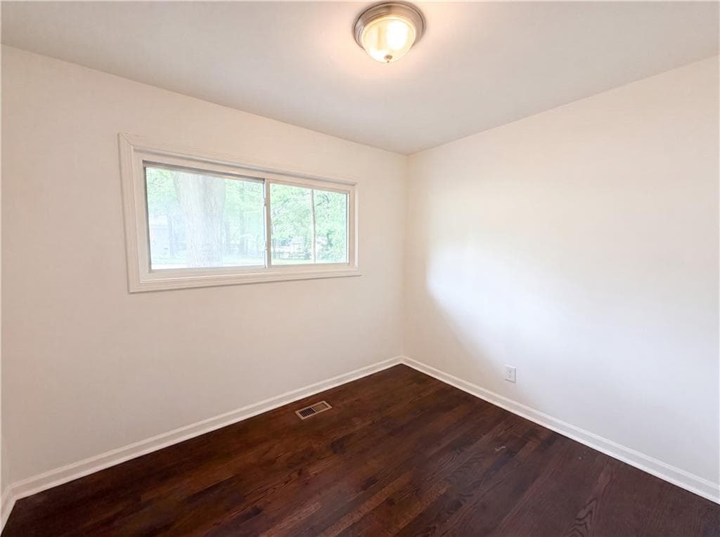 3 bedroom, 2 bathroom, 925 sq ft single family residence under contract at 3685 Bolfair Drive, Atlanta, GA 30331 — photo 10