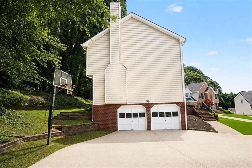 4 bedroom, 3 bathroom, 2,434 sq ft single family residence for sale at 3865 Ryans Run Way, Lilburn, GA 30047 — photo 3