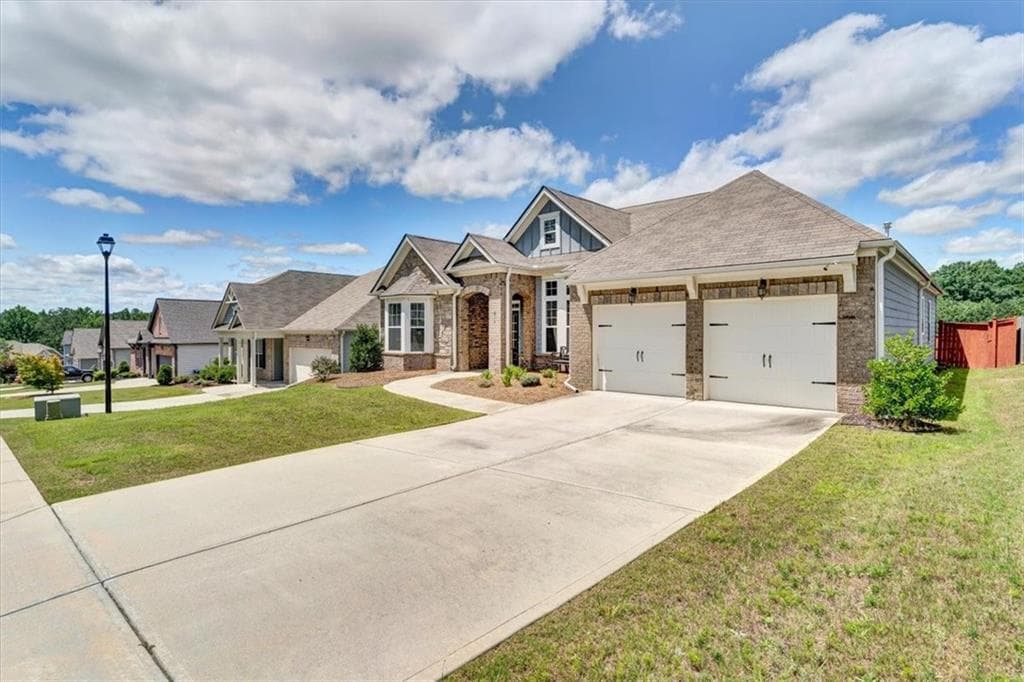 3 bedroom, 2 bathroom, 2,266 sq ft single family residence under contract at 810 Codex Drive, Fairburn, GA 30213 — photo 2