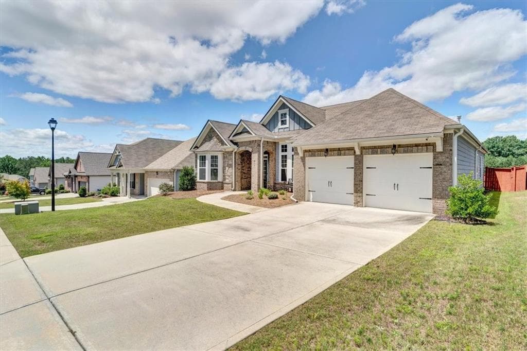 3 bedroom, 2 bathroom, 2,266 sq ft single family residence under contract at 810 Codex Drive, Fairburn, GA 30213 — photo 3