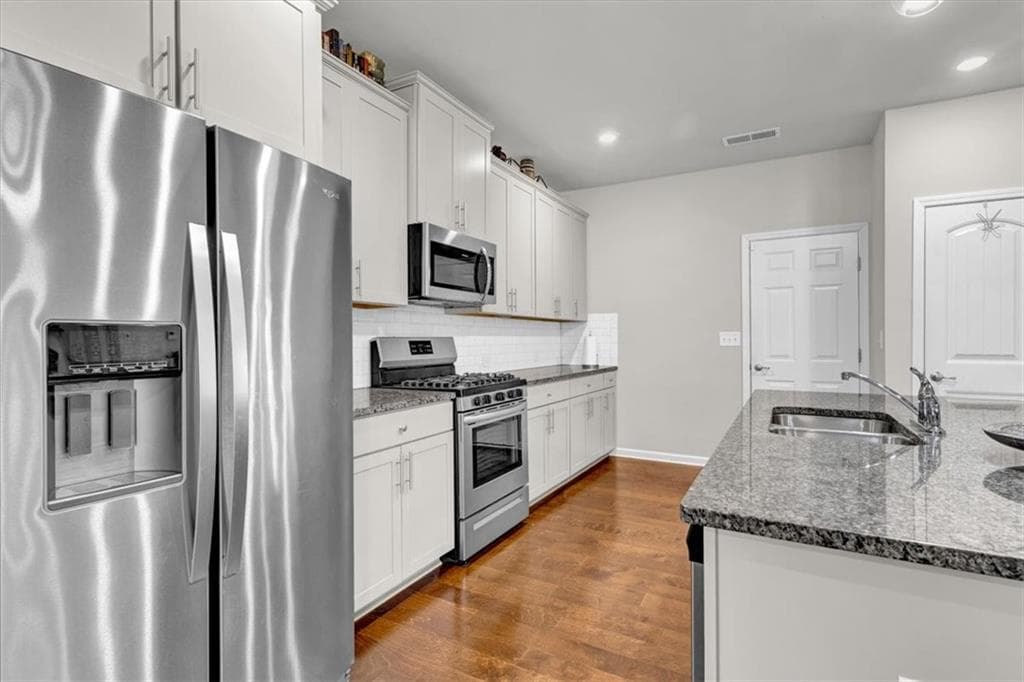 3 bedroom, 2 bathroom, 2,266 sq ft single family residence under contract at 810 Codex Drive, Fairburn, GA 30213 — photo 8