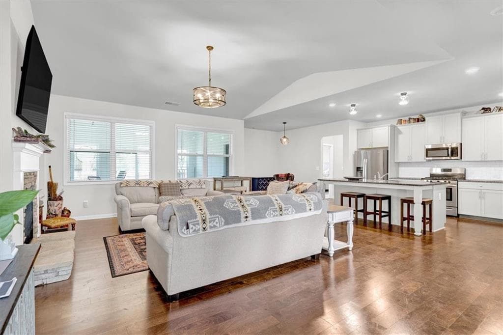 3 bedroom, 2 bathroom, 2,266 sq ft single family residence under contract at 810 Codex Drive, Fairburn, GA 30213 — photo 10