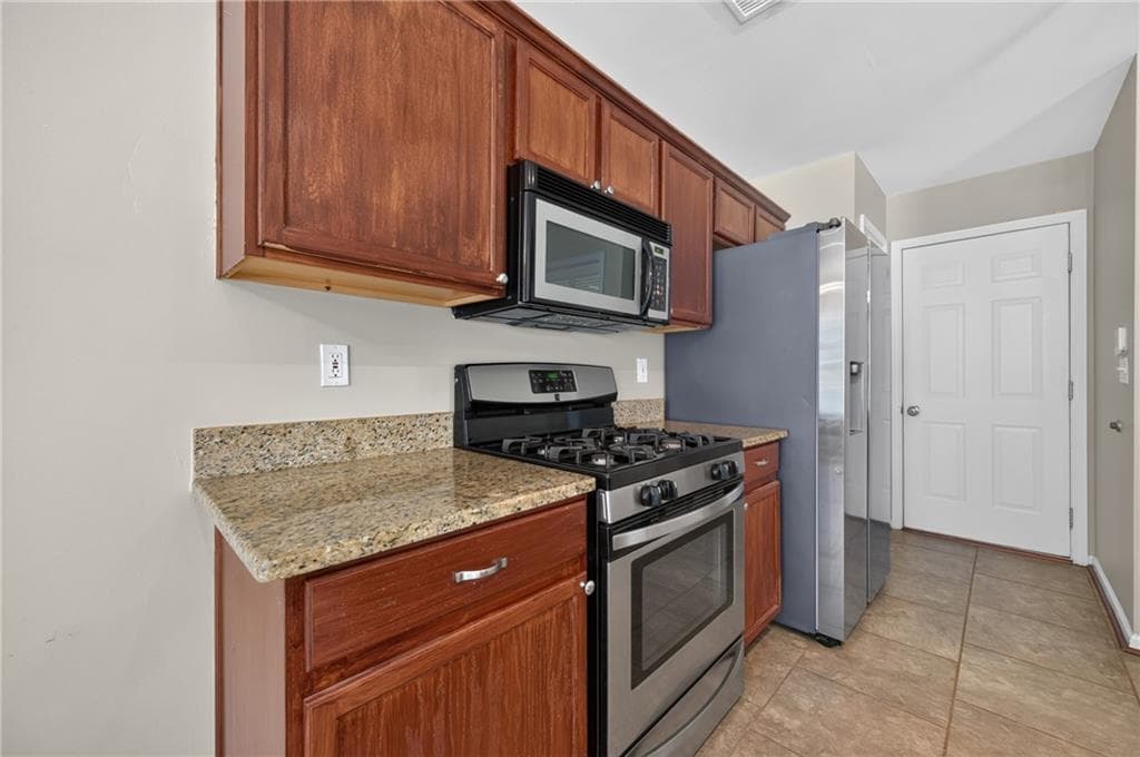 3 bedroom, 3 bathroom, 1,770 sq ft single family residence under contract at 3136 Justice Mill Court, Kennesaw, GA 30144 — photo 2
