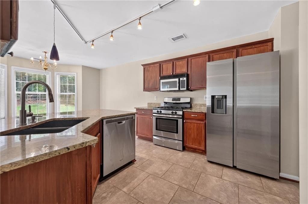 3 bedroom, 3 bathroom, 1,770 sq ft single family residence under contract at 3136 Justice Mill Court, Kennesaw, GA 30144 — photo 3