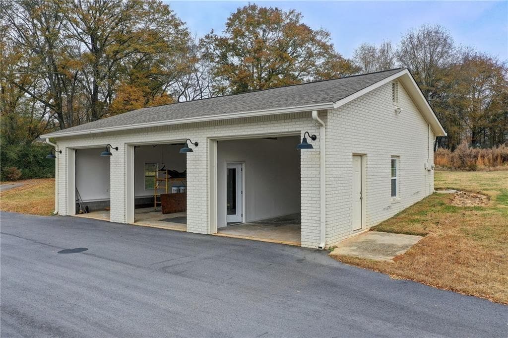 3 bedroom, 2 bathroom, 1,476 sq ft single family residence for sale at 5125 Dahlonega Highway, Cumming, GA 30028 — photo 2