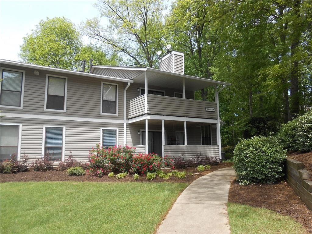 1 bedroom, 1 bathroom, 982 sq ft condominium for rent at 1010 Wynnes Ridge Circle, Marietta, GA 30067 for $1,575 a month — photo 1 of 22