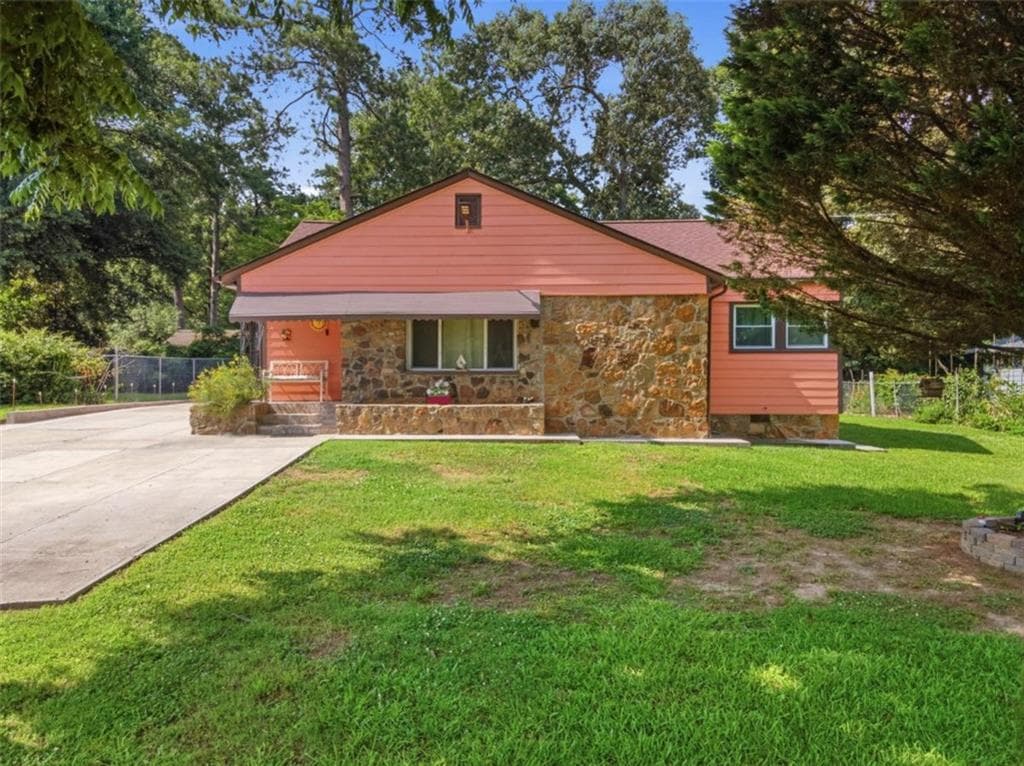 3 bedroom, 2 bathroom, 1,380 sq ft single family residence for sale at 318 Greenwood Avenue, Rome, GA 30165