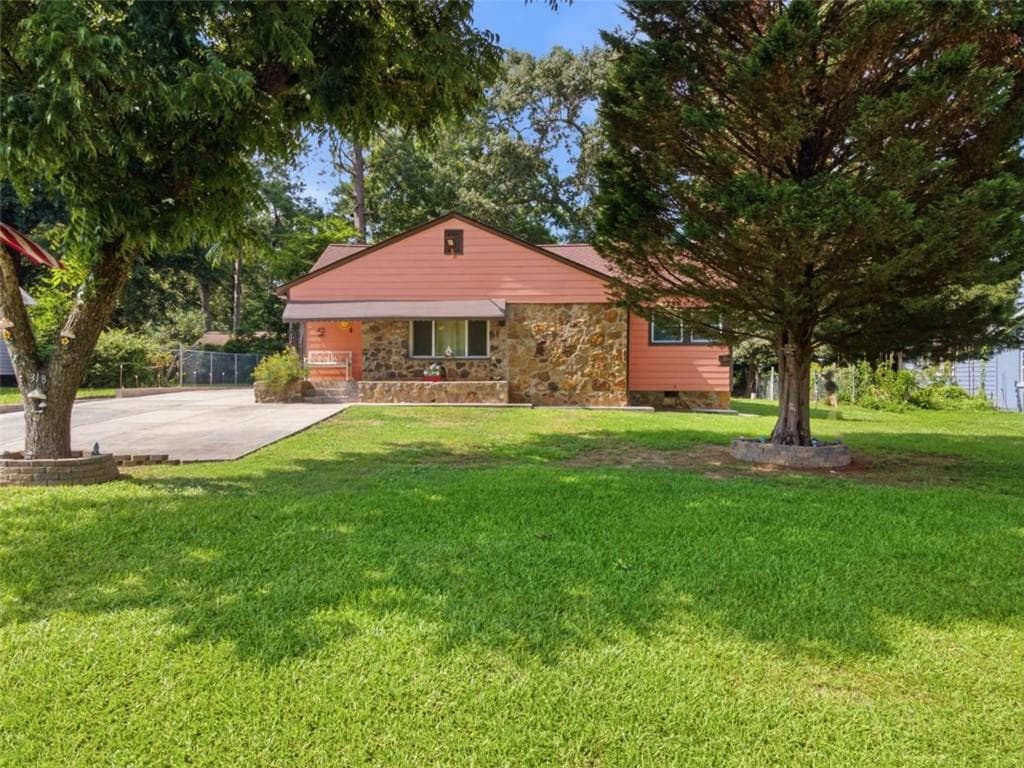 3 bedroom, 2 bathroom, 1,380 sq ft single family residence for sale at 318 Greenwood Avenue, Rome, GA 30165 — photo 2
