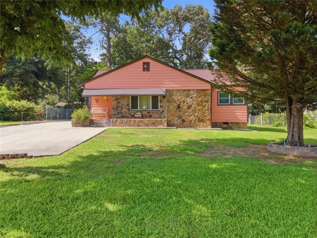 3 bedroom, 2 bathroom, 1,380 sq ft single family residence for sale at 318 Greenwood Avenue, Rome, GA 30165 — photo 4