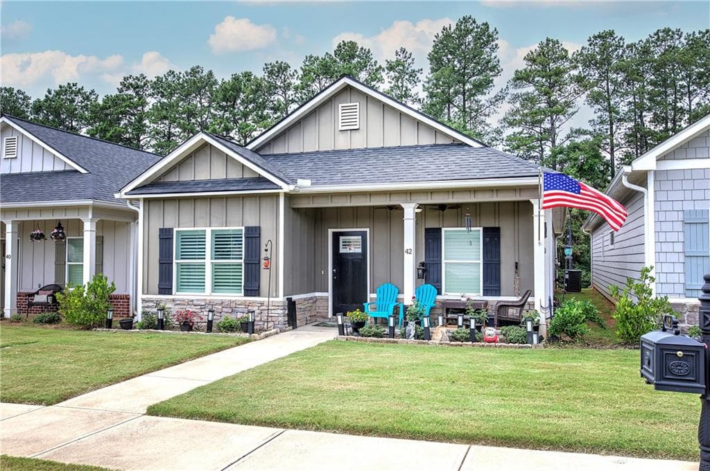 3 bedroom, 2 bathroom, 1,512 sq ft single family residence for sale at 42 Courtyard Lane, Cartersville, GA 30120 — photo 2