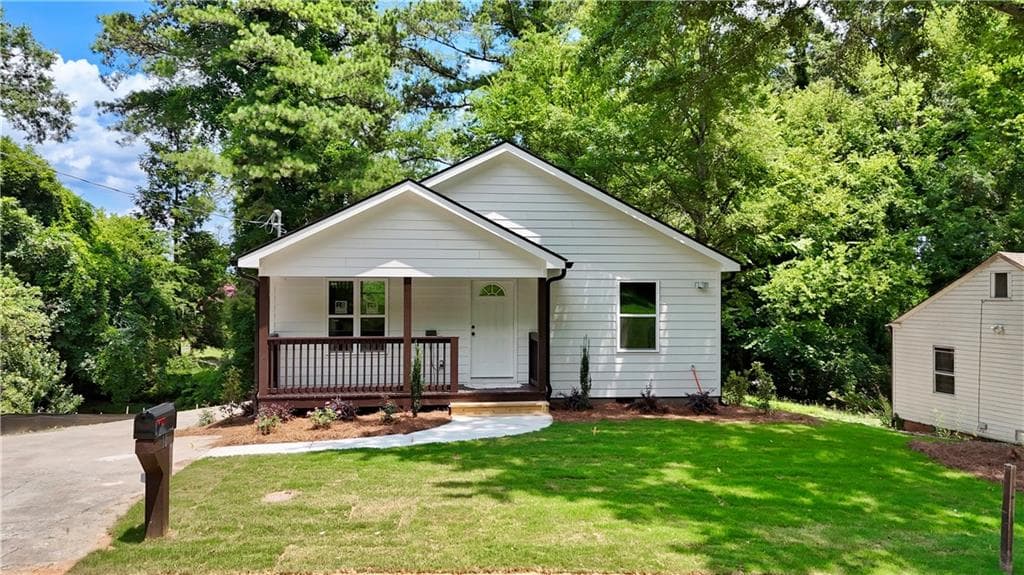 3 bedroom, 2 bathroom, 1,338 sq ft single family residence for sale at 10 Roseway Circle, Rome, GA 30161