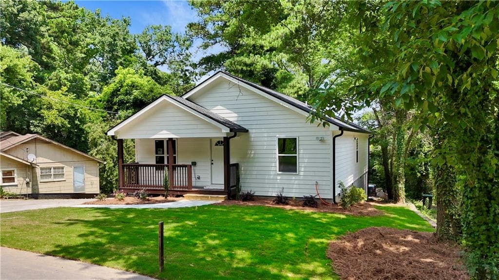 3 bedroom, 2 bathroom, 1,338 sq ft single family residence for sale at 10 Roseway Circle, Rome, GA 30161 — photo 2