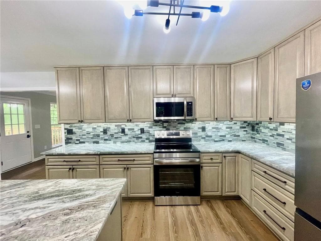 5 bedroom, 4 bathroom, 3,063 sq ft single family residence for sale at 197 Blacks Mill Court, Dawsonville, GA 30534 — photo 7