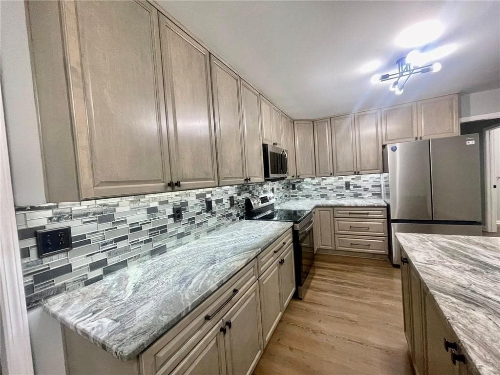 5 bedroom, 4 bathroom, 3,063 sq ft single family residence for sale at 197 Blacks Mill Court, Dawsonville, GA 30534 — photo 9