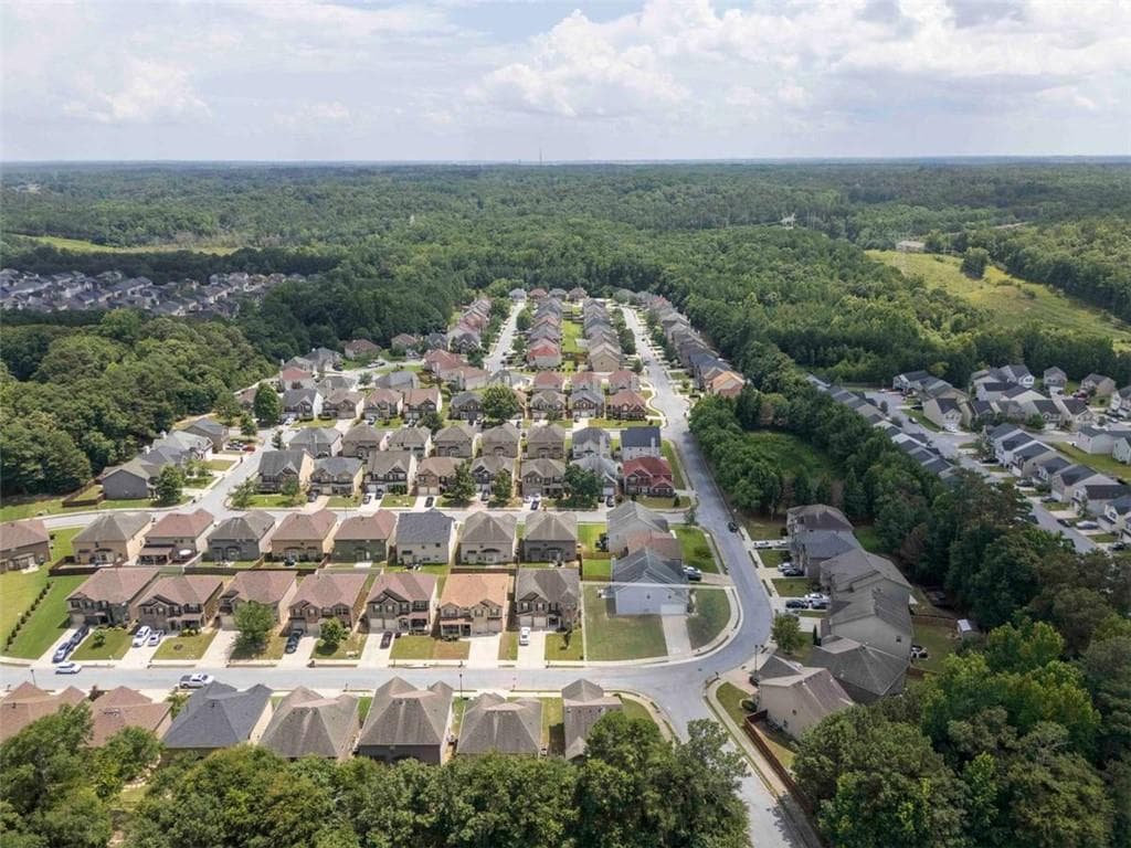5 bedroom, 3 bathroom, 3,020 sq ft single family residence for sale at 7562 Bowhead Court, Fairburn, GA 30213 — photo 4