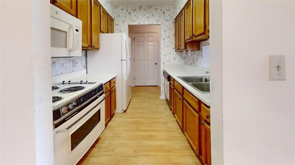 1 bedroom, 1 bathroom, 760 sq ft condominium for sale at 300 Johnson Ferry Road B607, Sandy Springs, GA 30328 — photo 4