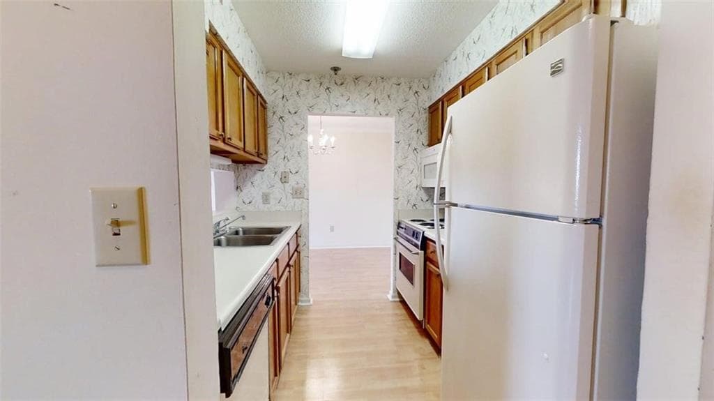 1 bedroom, 1 bathroom, 760 sq ft condominium for sale at 300 Johnson Ferry Road B607, Sandy Springs, GA 30328 — photo 5