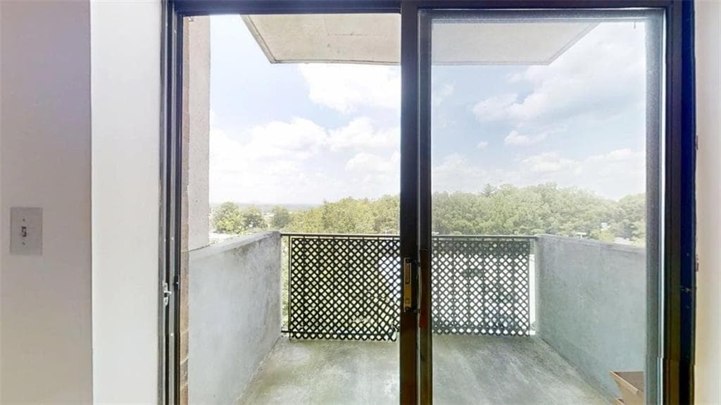 1 bedroom, 1 bathroom, 760 sq ft condominium for sale at 300 Johnson Ferry Road B607, Sandy Springs, GA 30328 — photo 2
