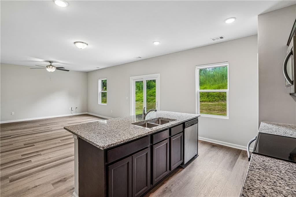 4 bedroom, 3 bathroom, 2,095 sq ft single family residence for sale at 27 Tabasco Cat Court, Cartersville, GA 30120 — photo 8