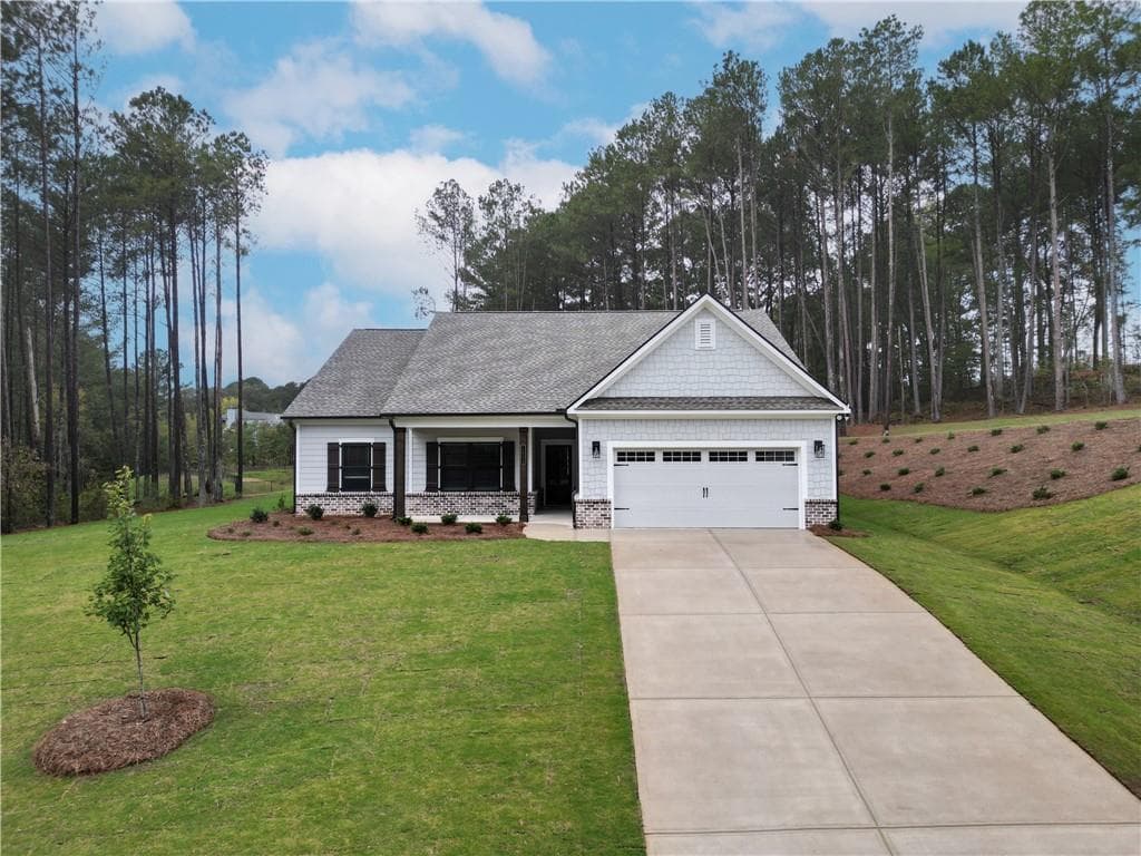 4 bedroom, 3 bathroom, 2,203 sq ft single family residence under contract at 1038 Red Oak Lane, Loganville, GA 30052